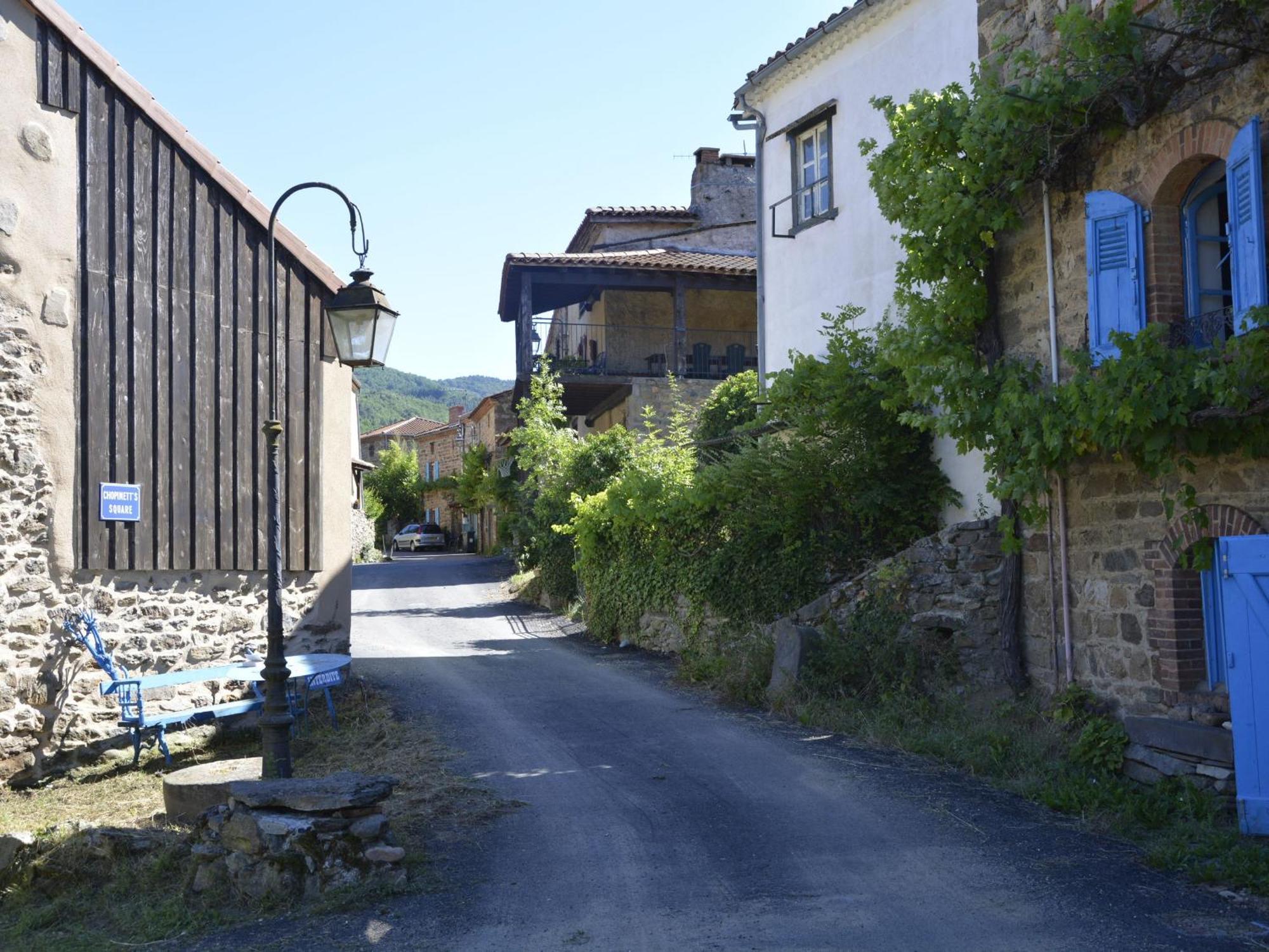 Maison De Caractere Avec Terrasse A 300M De L'Allier, Ideale Pour Peche, Detente Et Activites Familiales - Fr-1-582-208 Villeneuve-dʼAllier Exteriör bild